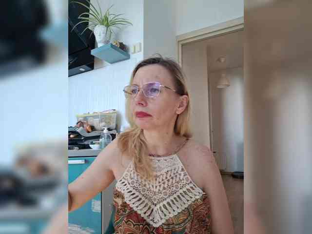 ShiningMILF webcam