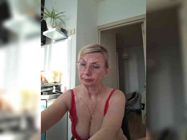 Модель: ShiningMILF