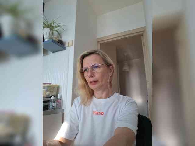 ShiningMILF webcam