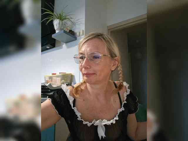ShiningMILF webcam