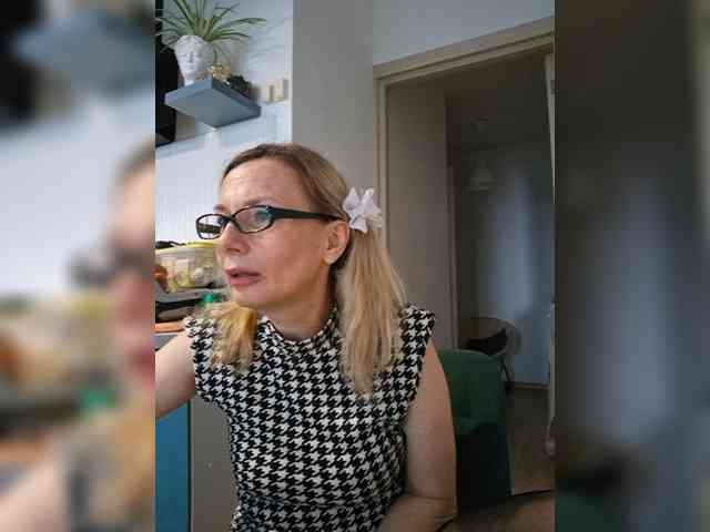 Модель: ShiningMILF