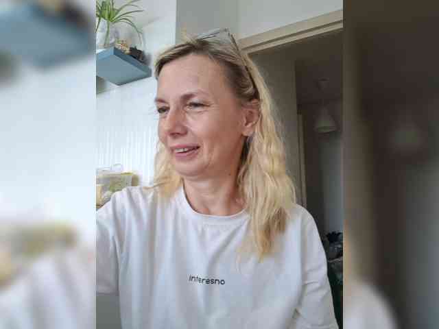 ShiningMILF webcam
