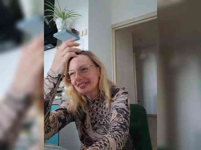 ShiningMILF webcam