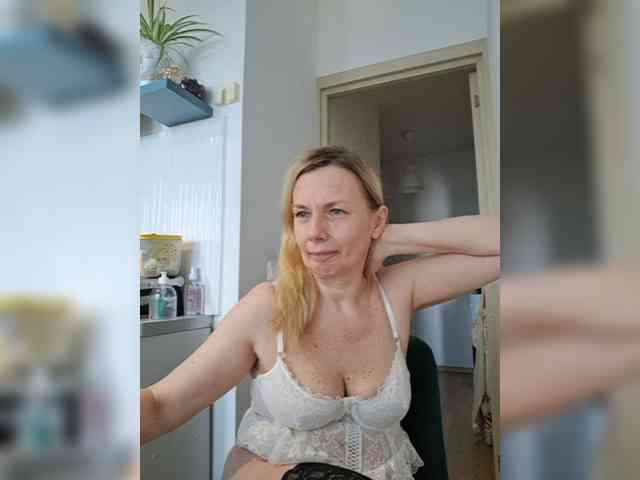 ShiningMILF webcam