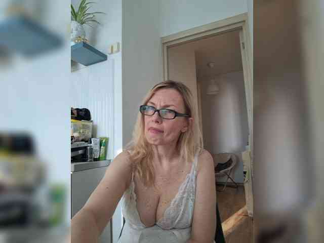 ShiningMILF webcam