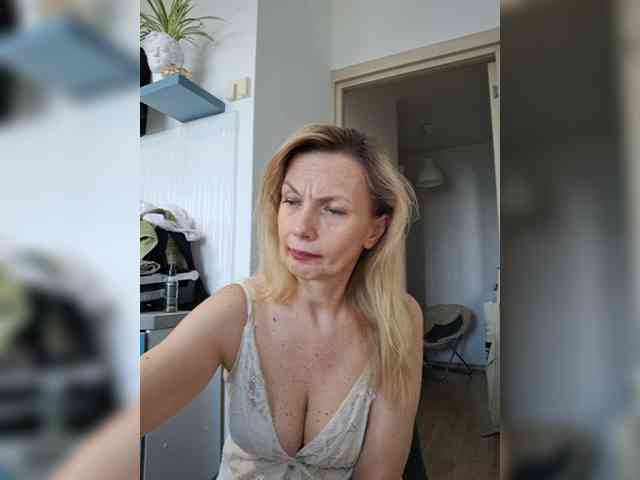 ShiningMILF webcam