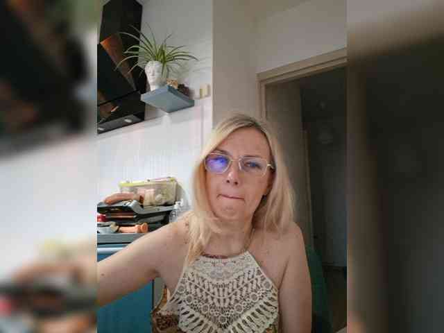 ShiningMILF webcam