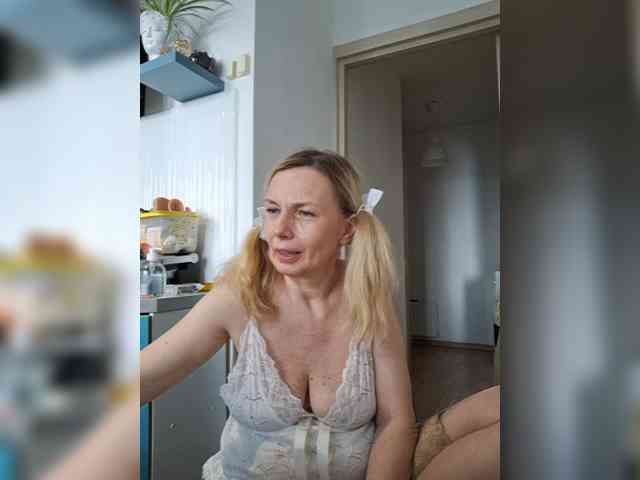 Модель: ShiningMILF