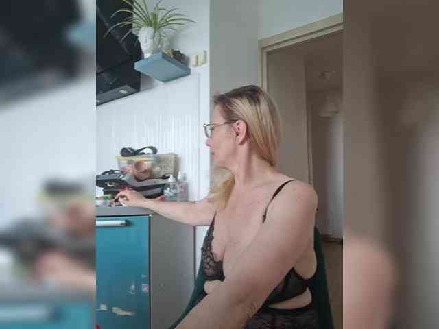 ShiningMILF webcam