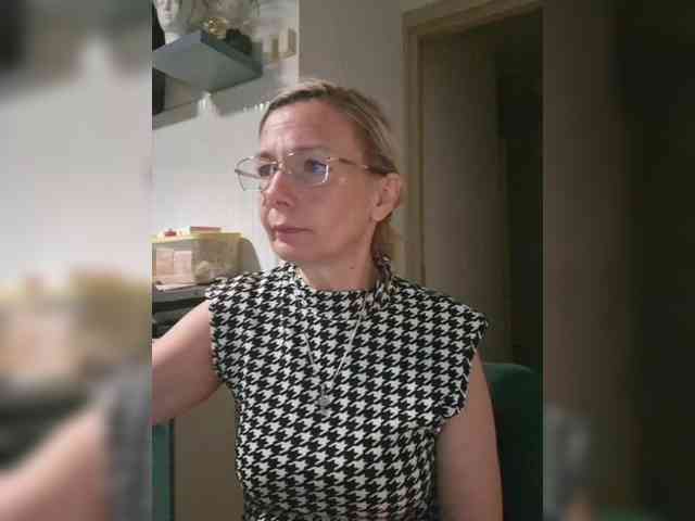 ShiningMILF live female cam on bongacams