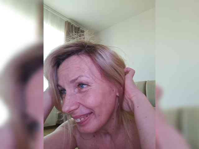 ShiningMILF webcam