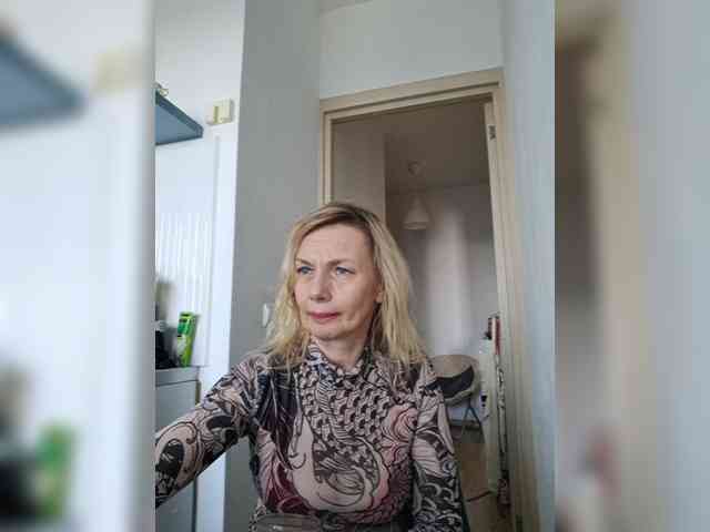 ShiningMILF webcam