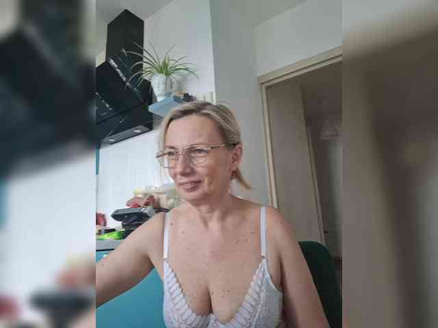 ShiningMILF webcam