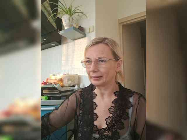 ShiningMILF webcam