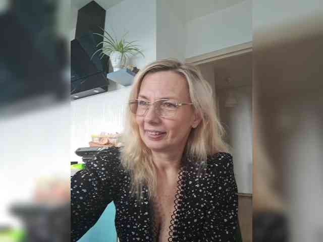 ShiningMILF webcam