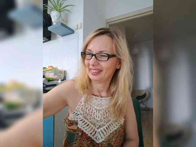 ShiningMILF webcam