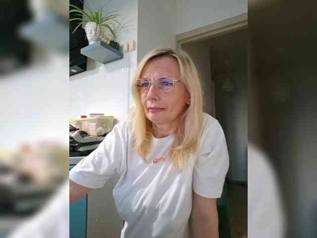 ShiningMILF webcam
