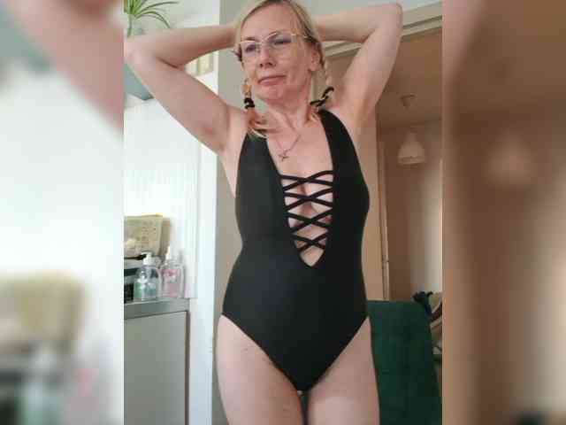 ShiningMILF webcam