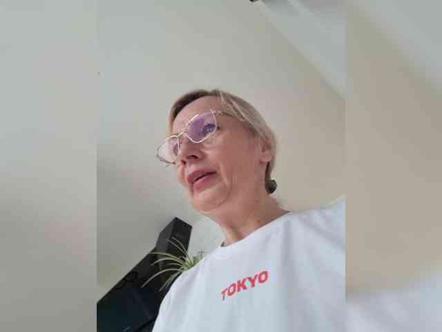 ShiningMILF webcam