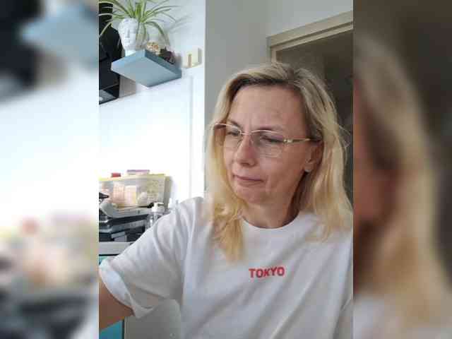 ShiningMILF webcam