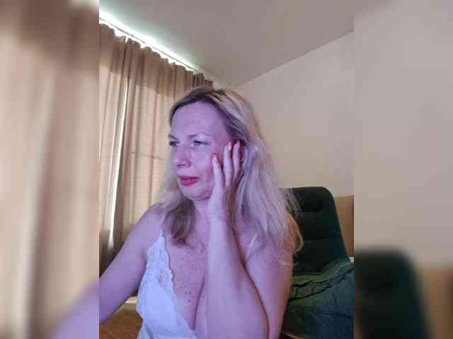 ShiningMILF webcam