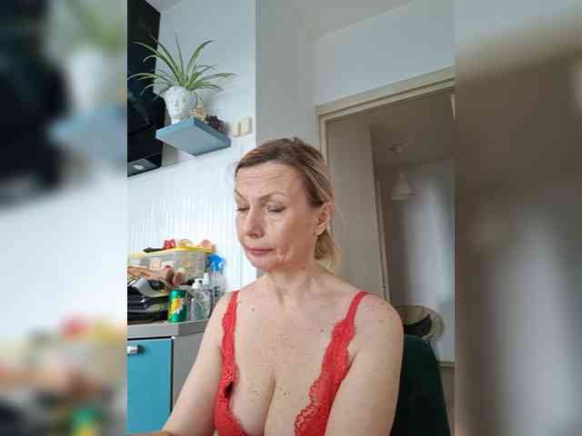 ShiningMILF webcam