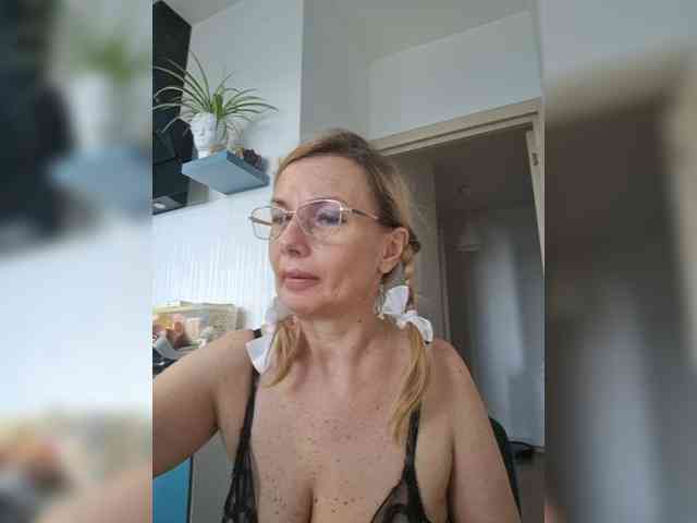 ShiningMILF webcam