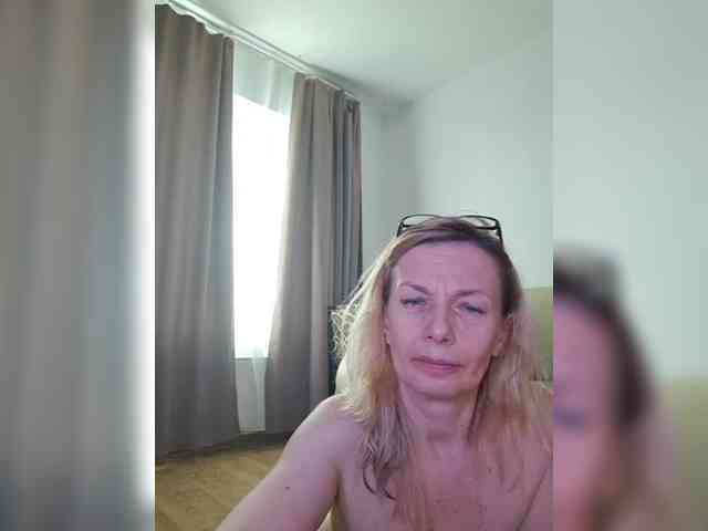 ShiningMILF webcam