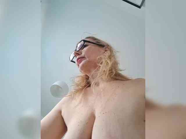 ShiningMILF cam