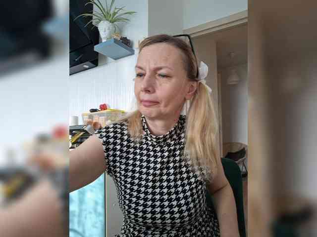 ShiningMILF webcam