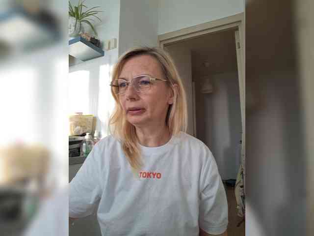 ShiningMILF webcam