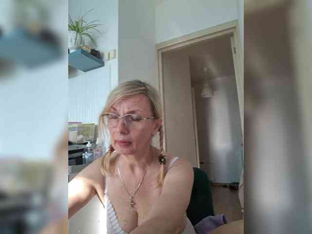 ShiningMILF webcam