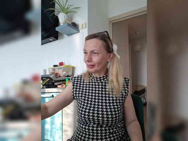 Модель: ShiningMILF