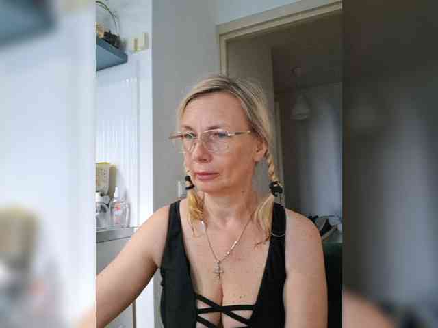 ShiningMILF webcam