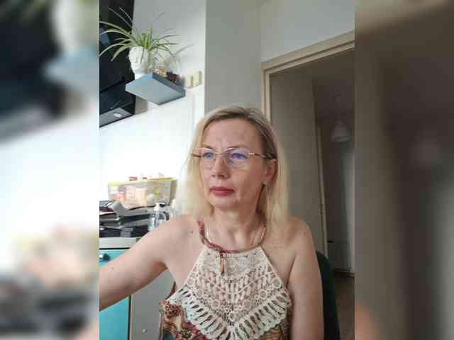 ShiningMILF webcam