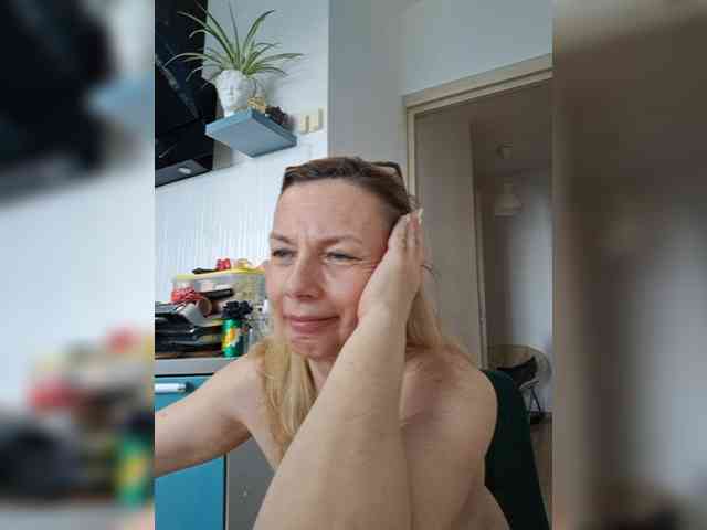 ShiningMILF webcam