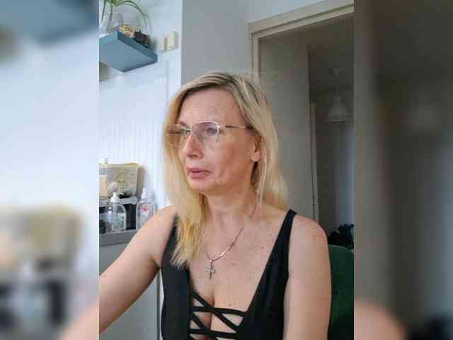 ShiningMILF webcam
