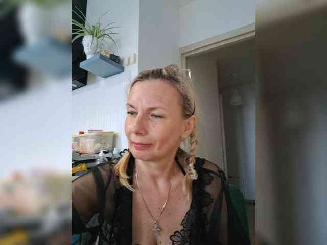 ShiningMILF webcam