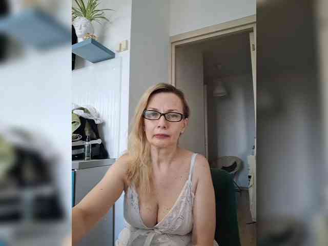 ShiningMILF webcam