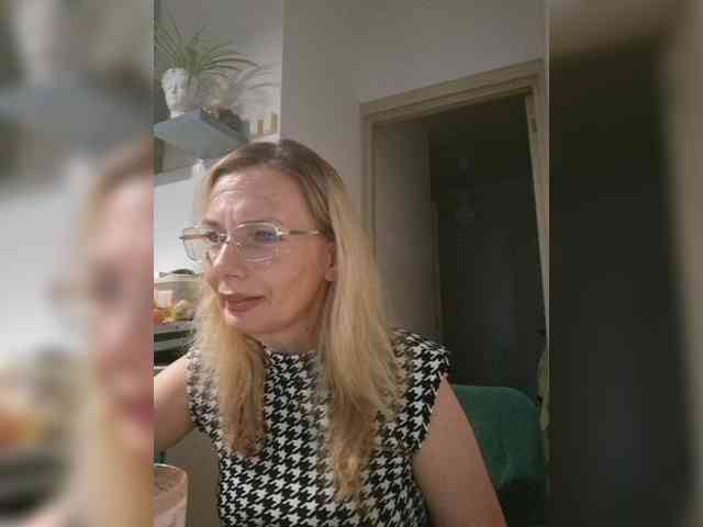 ShiningMILF webcam
