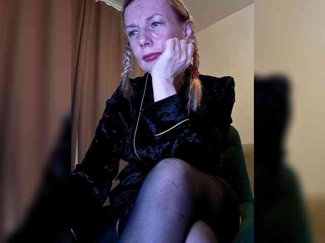 ShiningMILF webcam