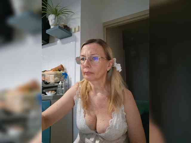 ShiningMILF webcam