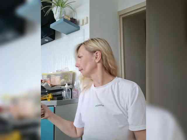 ShiningMILF webcam