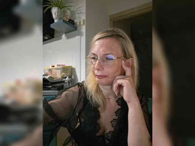 ShiningMILF webcam