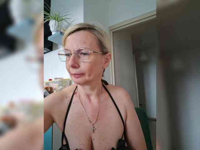 ShiningMILF webcam
