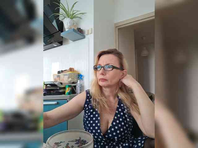 ShiningMILF webcam