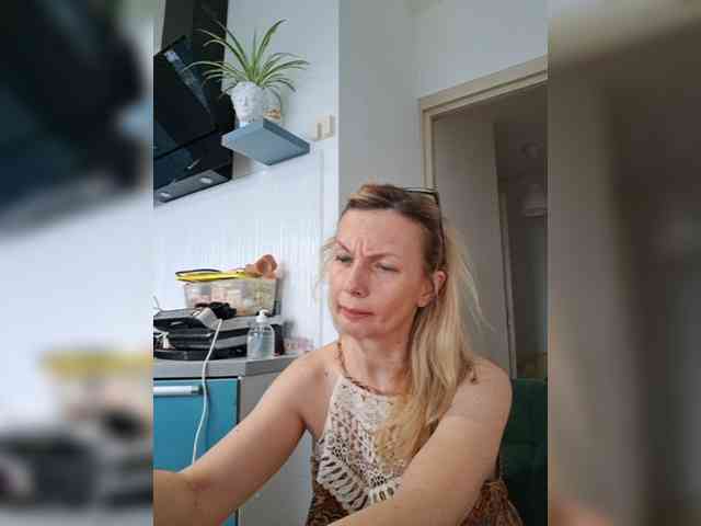 ShiningMILF webcam