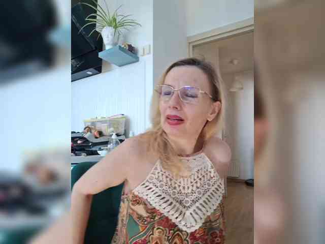 ShiningMILF webcam