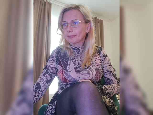 ShiningMILF webcam