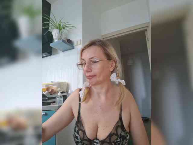 ShiningMILF webcam